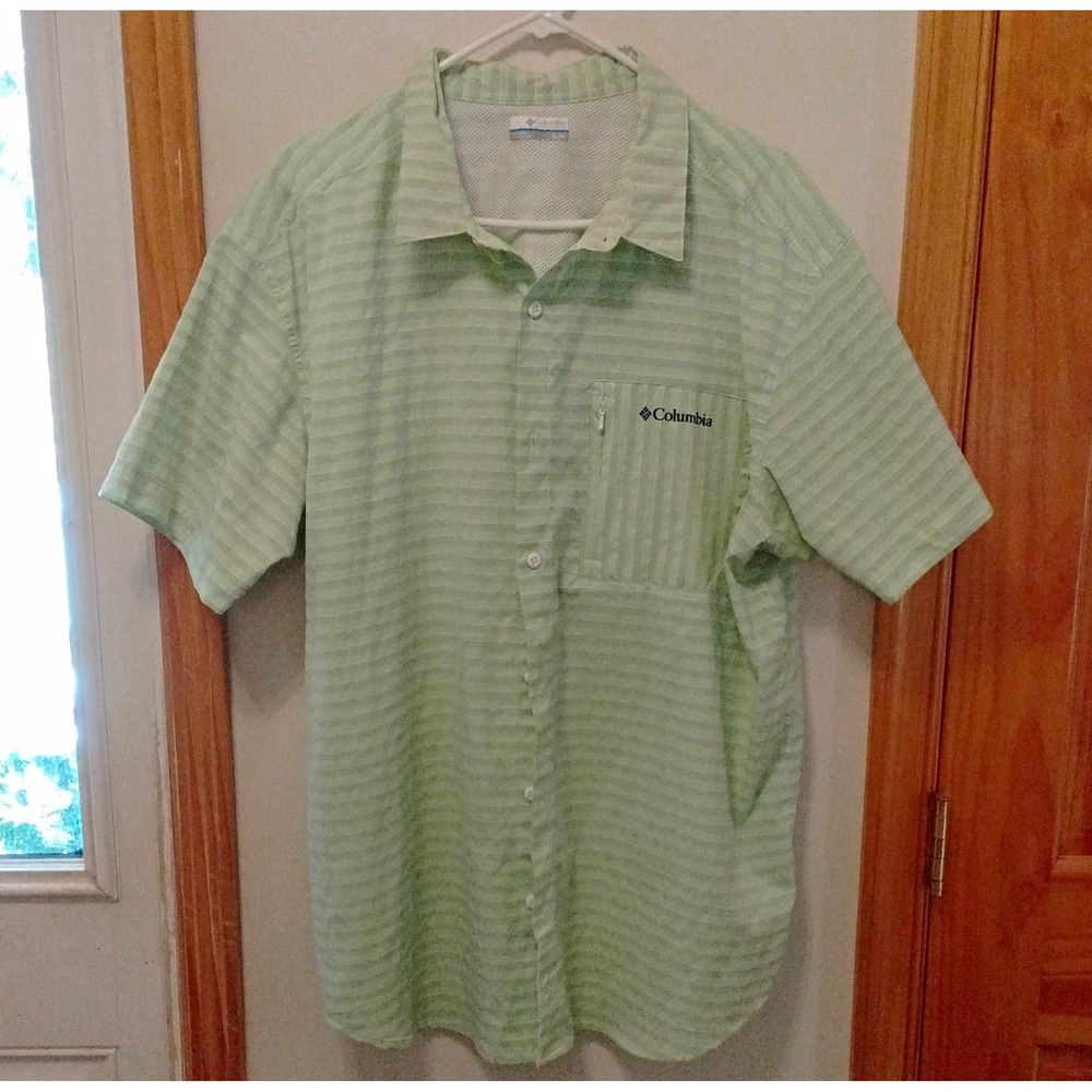 Columbia Men's XL Green Striped Button-Up Short Sleeve Fishing Shirt Pockets